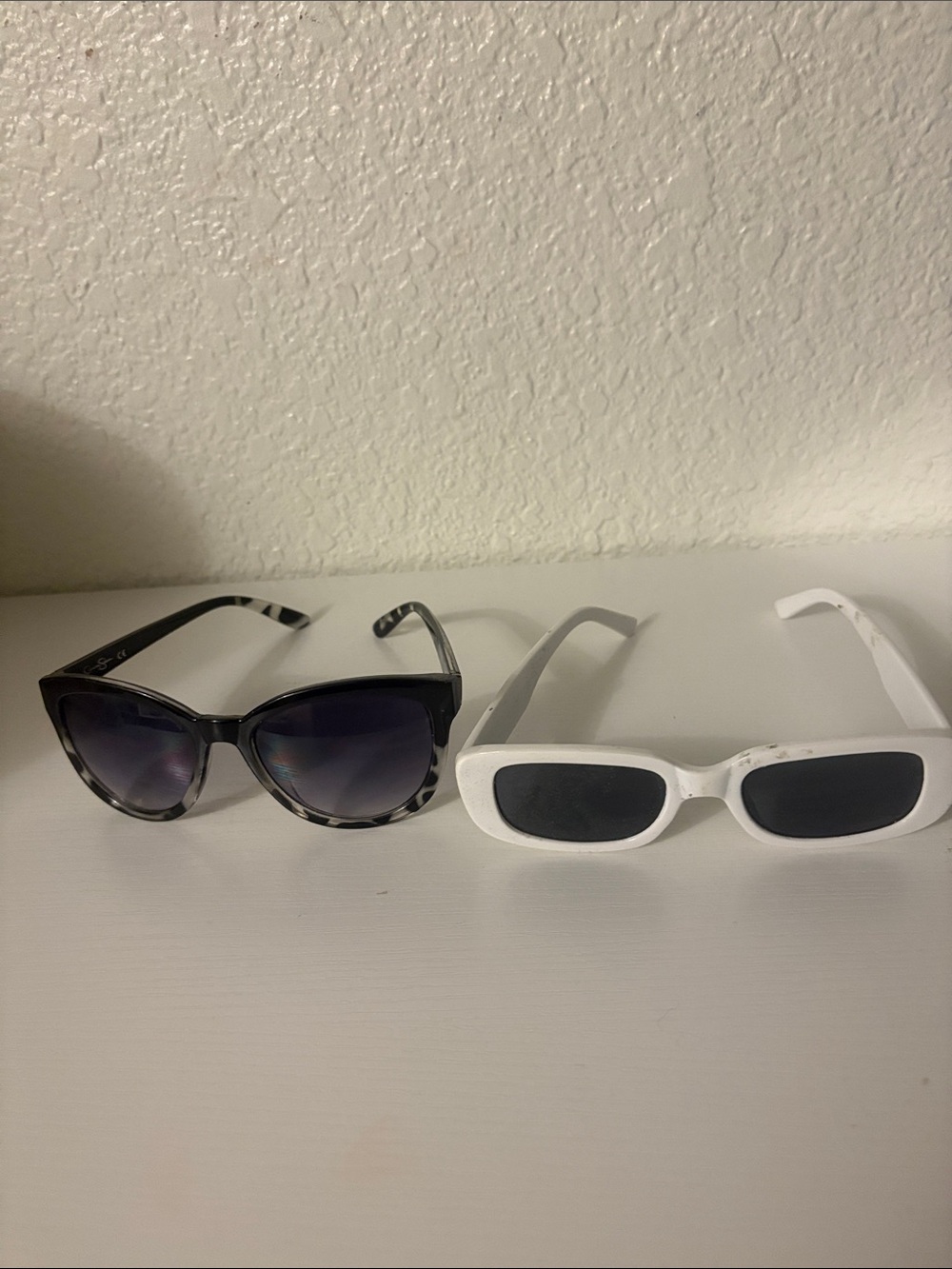 Stylish White and black Women’s Sunglasses